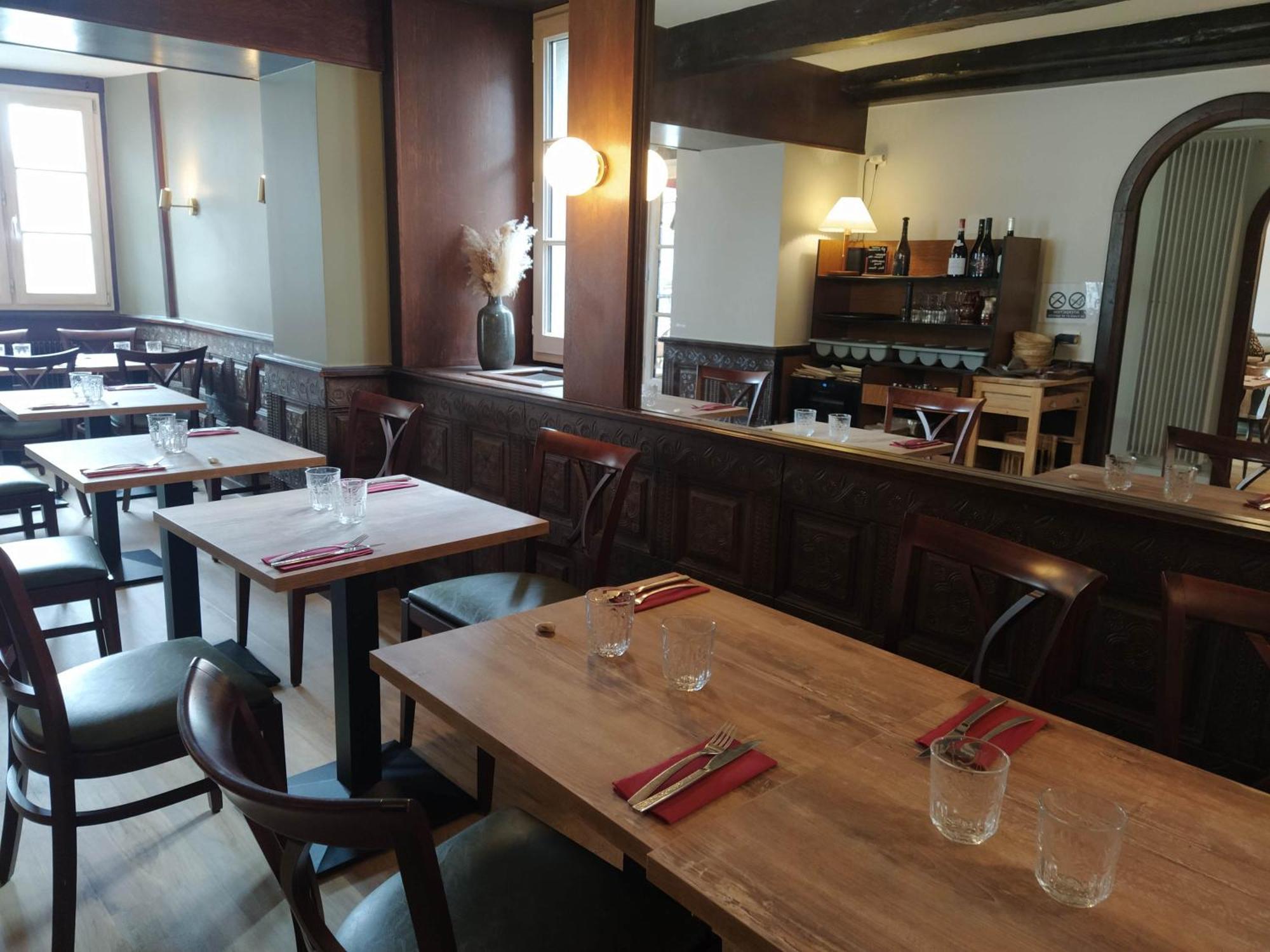 Hotel Restaurant Notre Dame Orcival Exterior photo