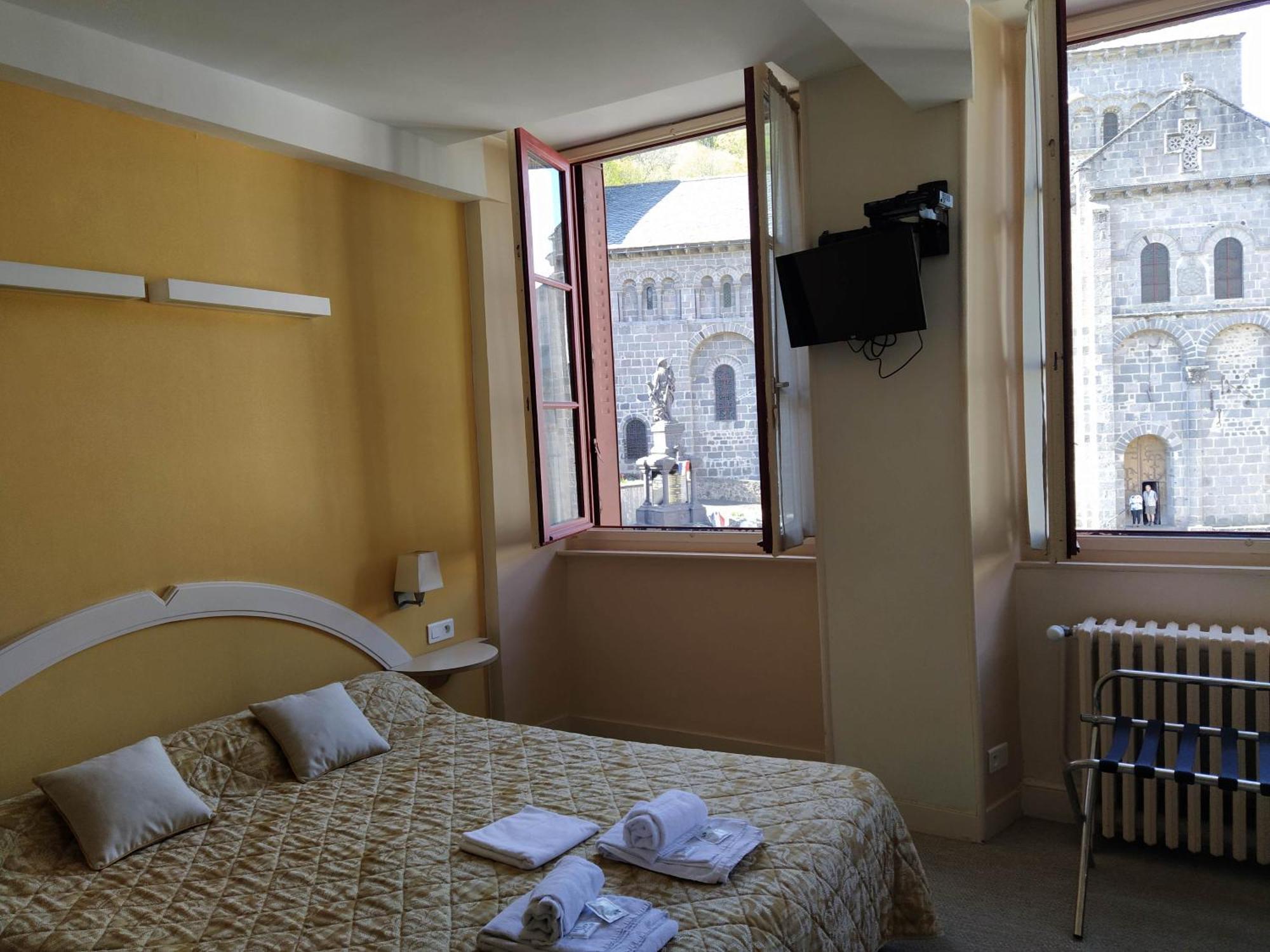Hotel Restaurant Notre Dame Orcival Exterior photo